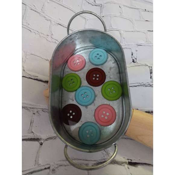 Button Tin - Picture 4 of 4